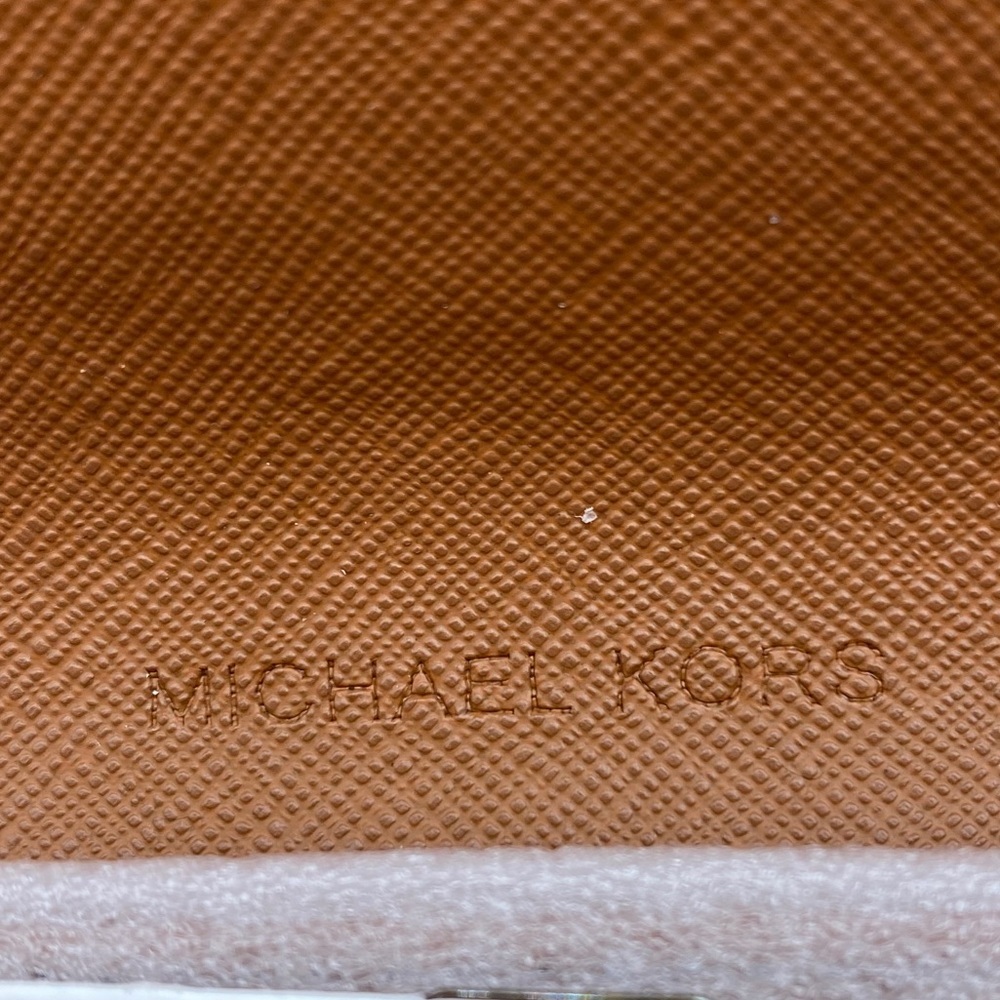 Michael Kors Trifold Wallet Luggage - Picture 8 of 9